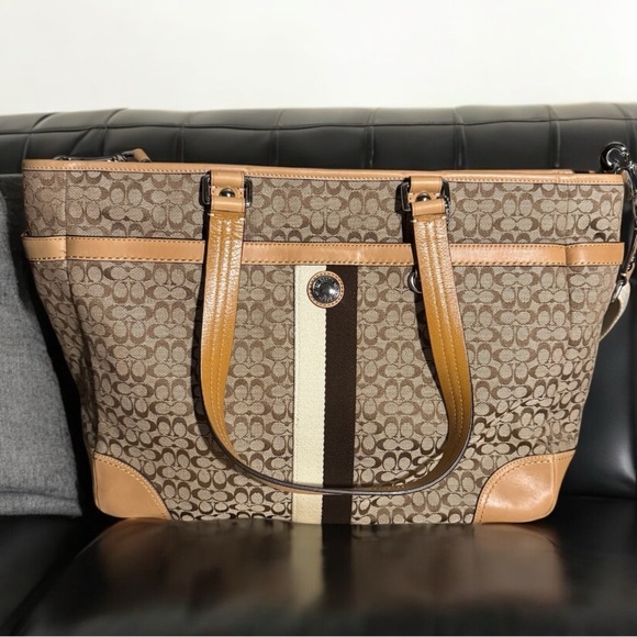 Coach Handbags - Coach Voyager Canvas Tote